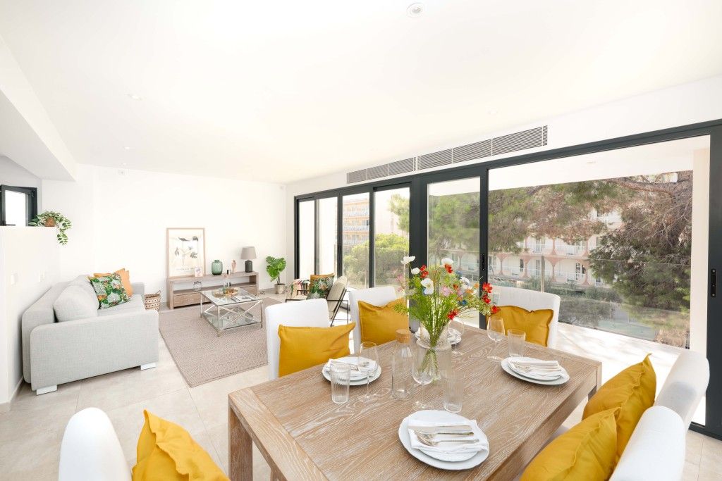 Property photo 3 of 20 Dining Room (1)