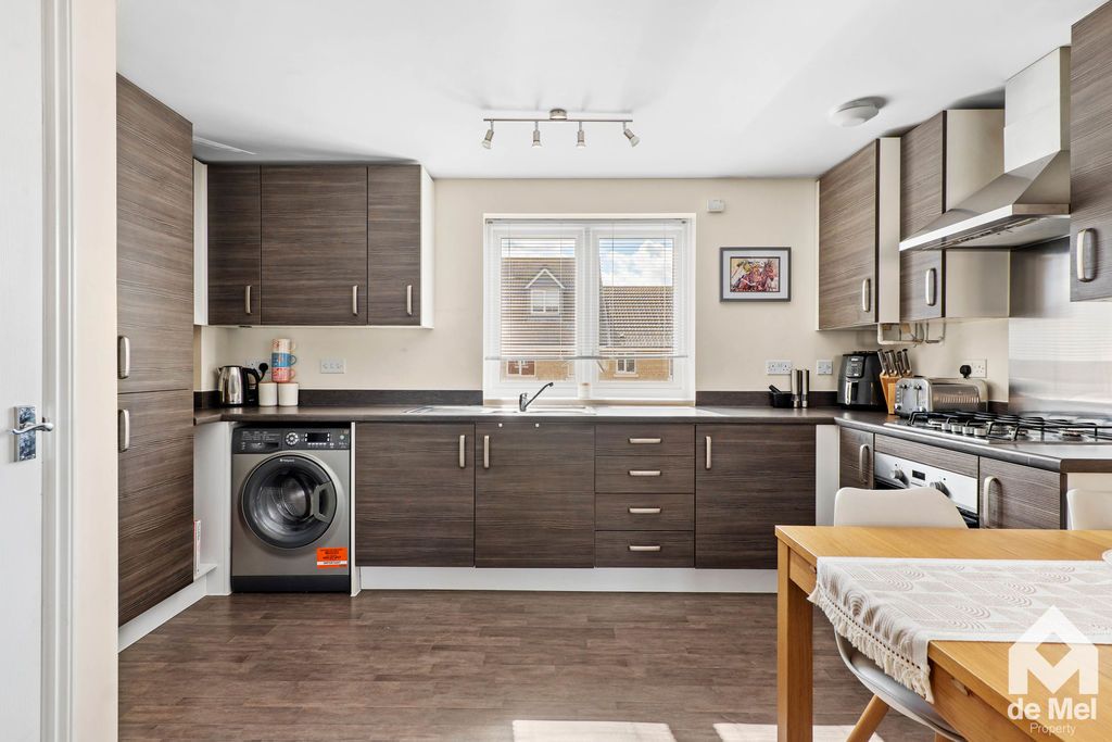 Property photo 3 of 7 Photo 5