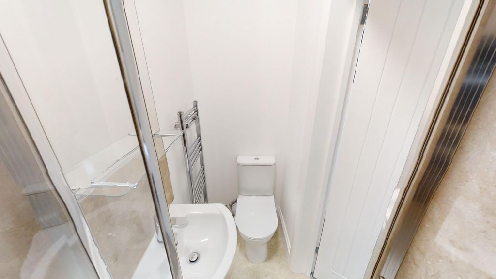 Property photo 3 of 11 Photo