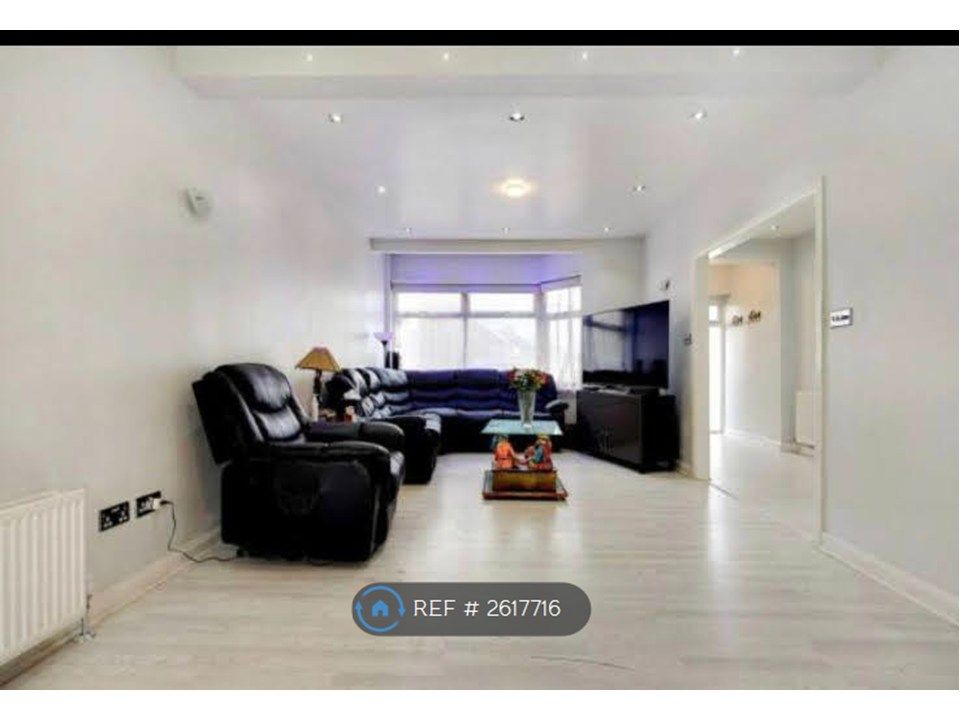 Property photo 3 of 14 Reception/ Through Longue