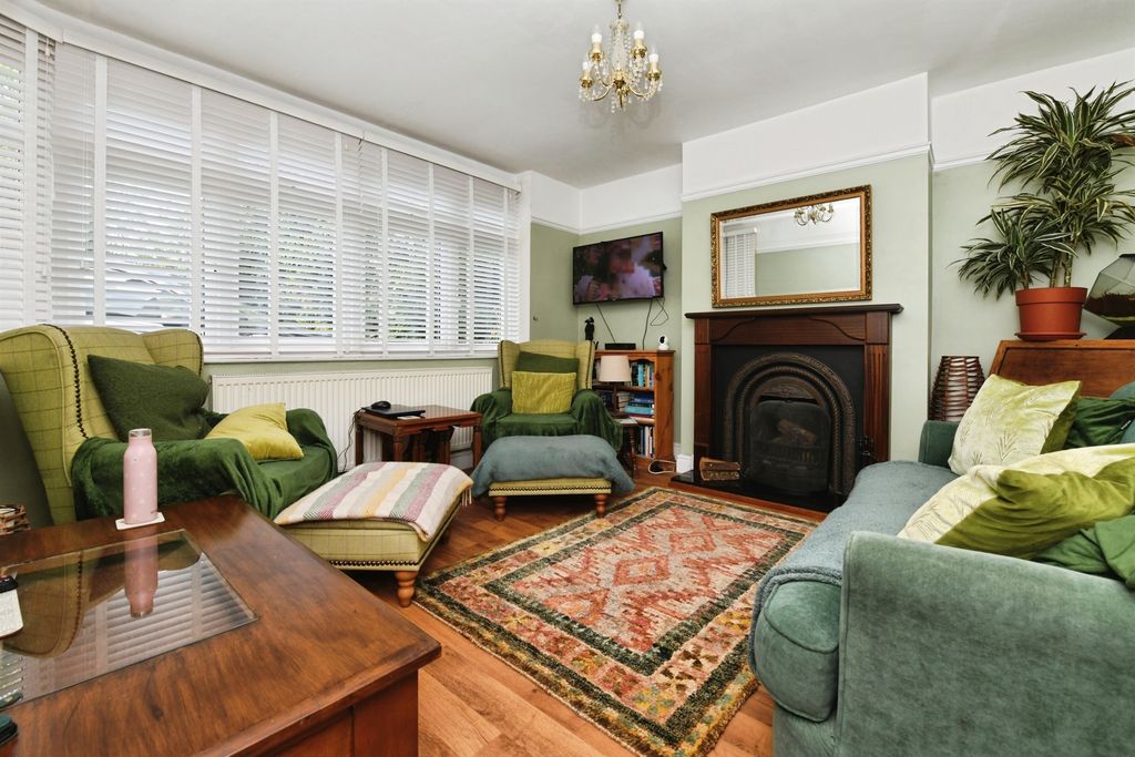 Property photo 2 of 17