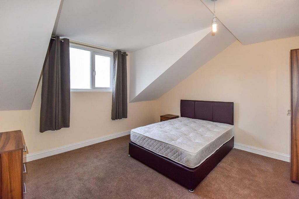 Property photo 1 of 8 Room 6.Jpg