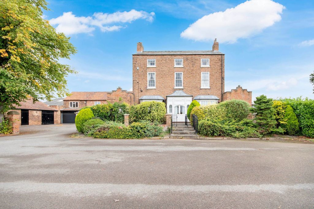 Property photo 1 of 32