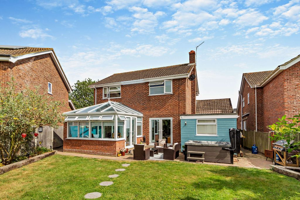 Property photo 1 of 29 8616731-Exterior03-800