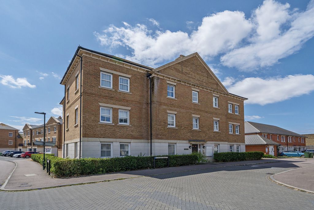 Property photo 1 of 17 External