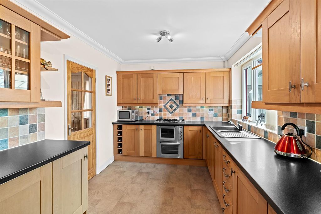 Property photo 3 of 28 74Ipswichrd-020.Jpg