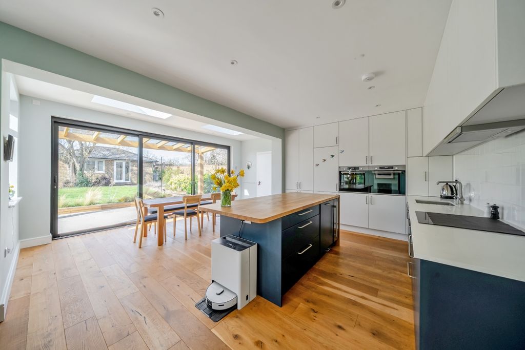 Property photo 3 of 24