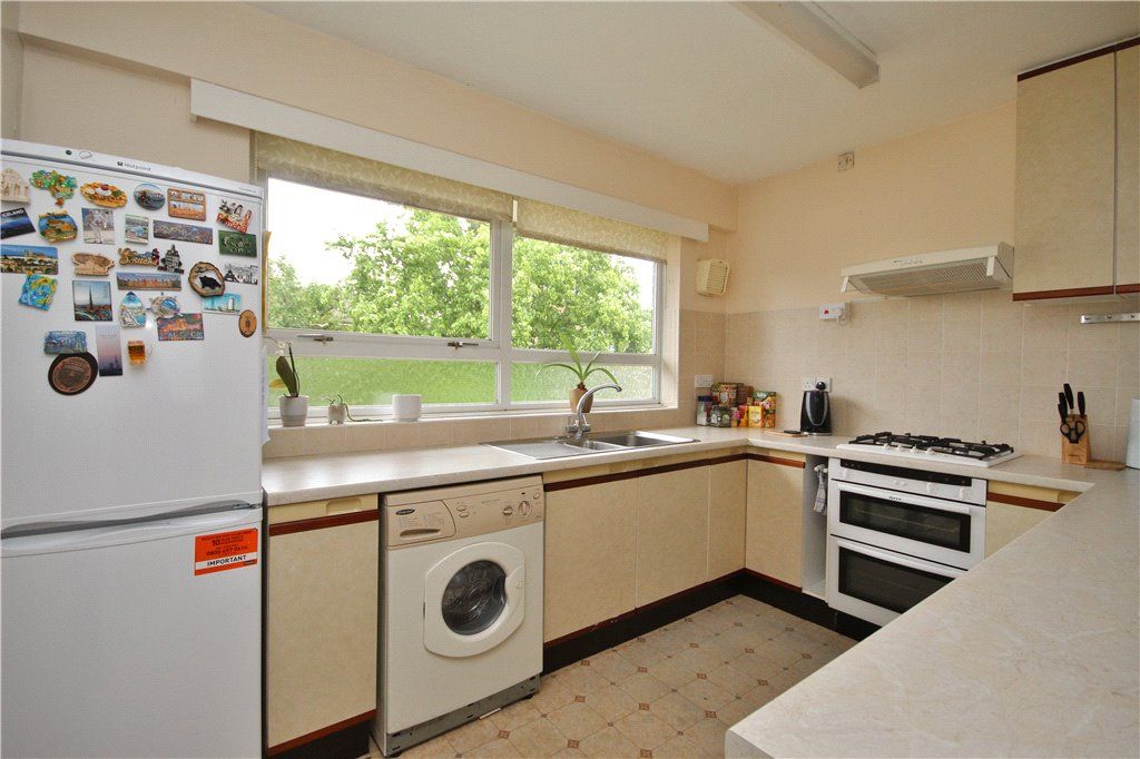 Property photo 3 of 9 Kitchen
