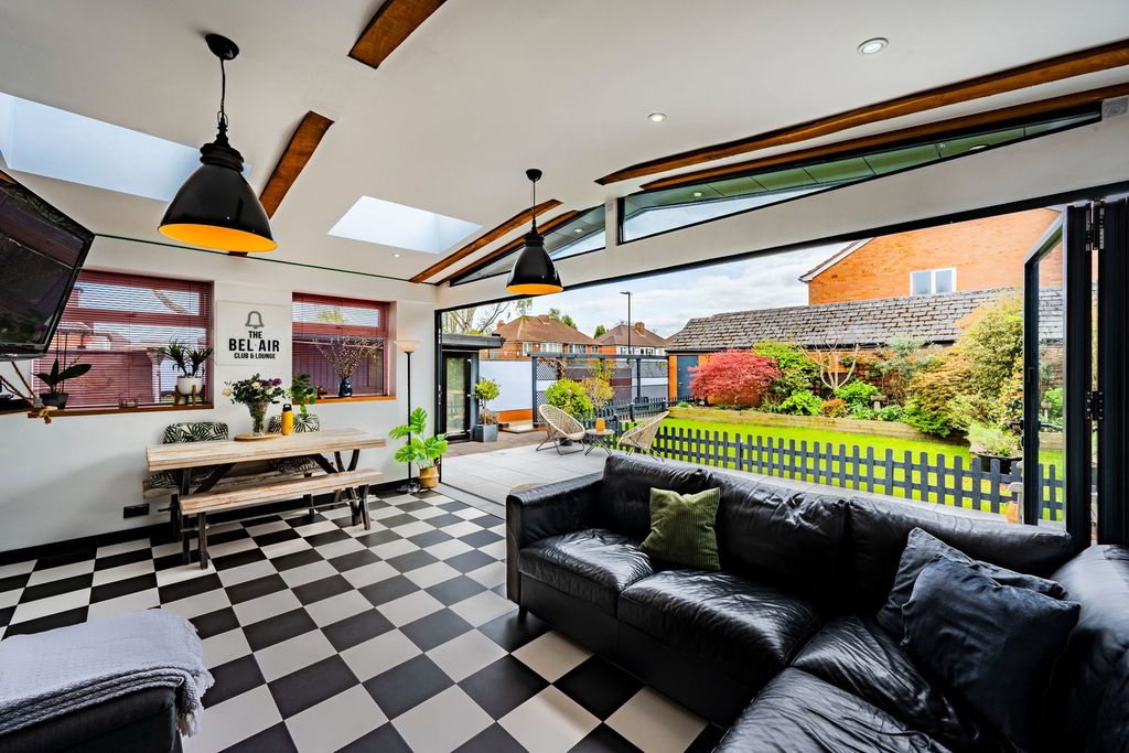 Property photo 2 of 29