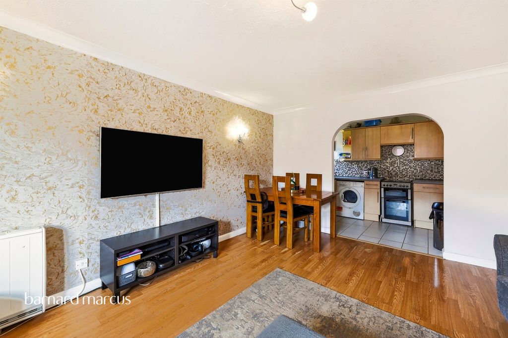 Property photo 3 of 9