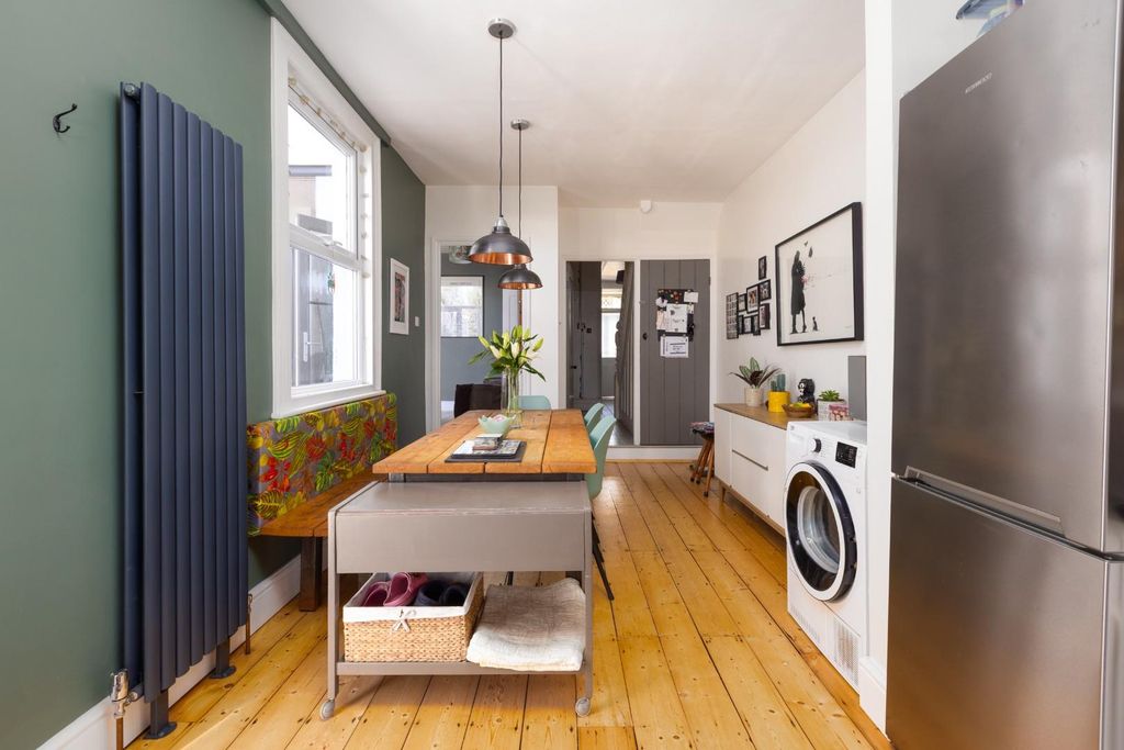 Property photo 1 of 29 10 Kensington Park Road, Bs4-9.Jpg