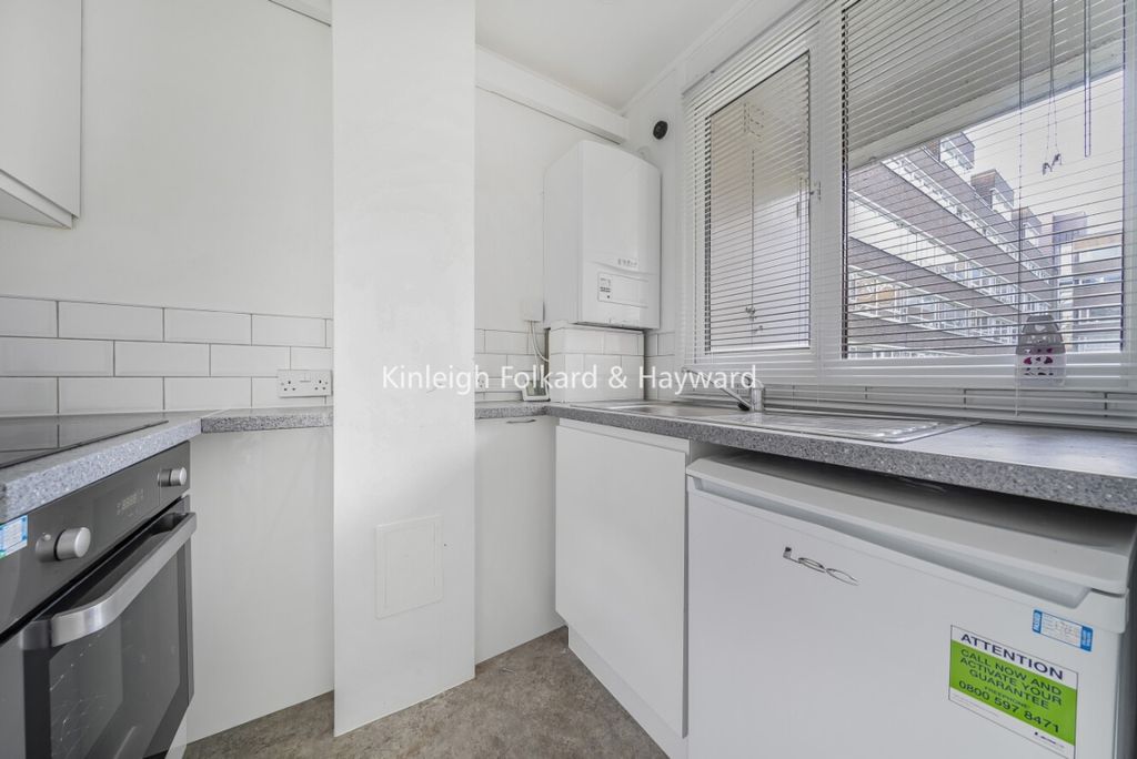 Property photo 3 of 7 Kitchen