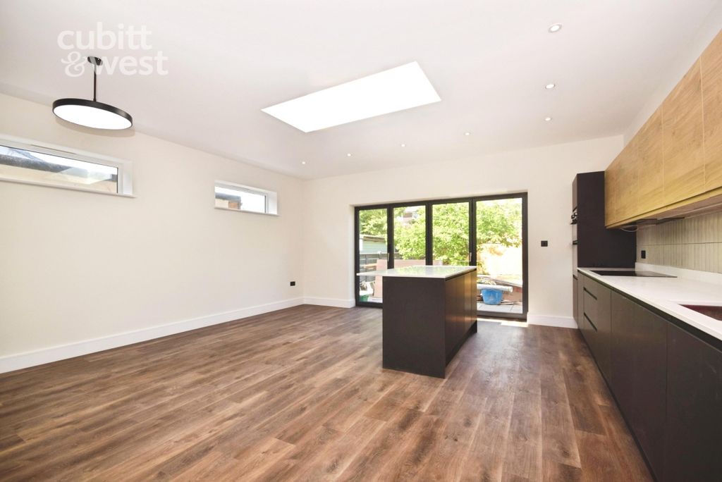 Property photo 2 of 17 Open-Plan Living