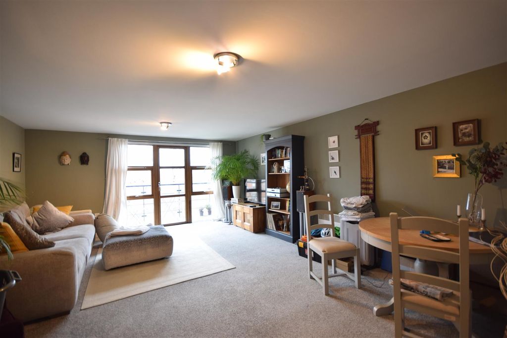 Property photo 2 of 7 4.Jpg