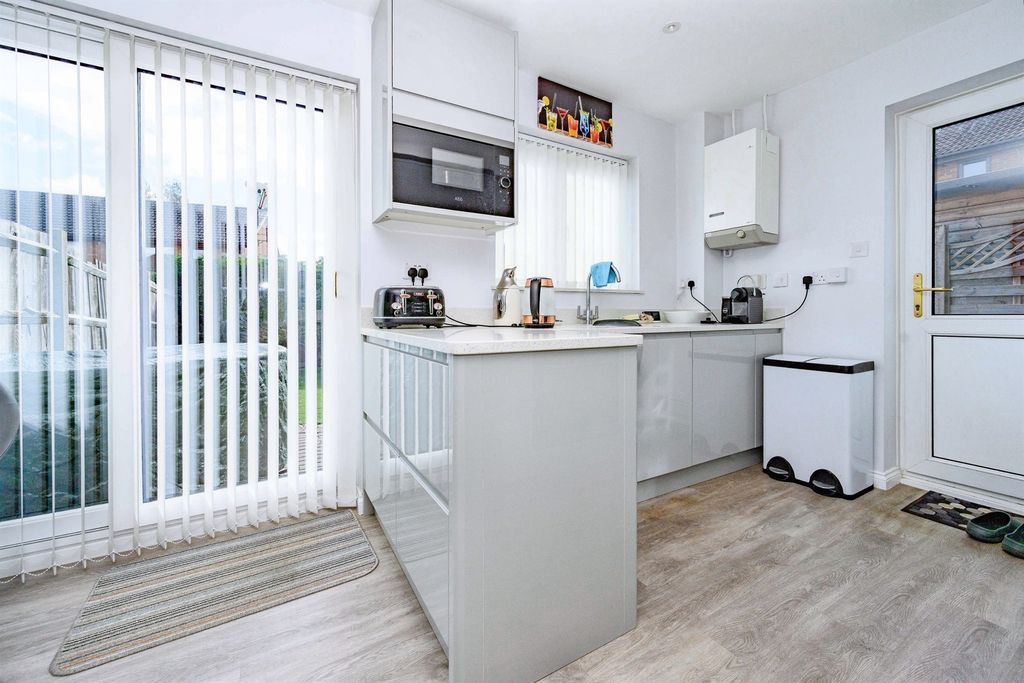 Additional image 6 of 3 bed semi-detached house for saleDexter Close, Luton LU3
