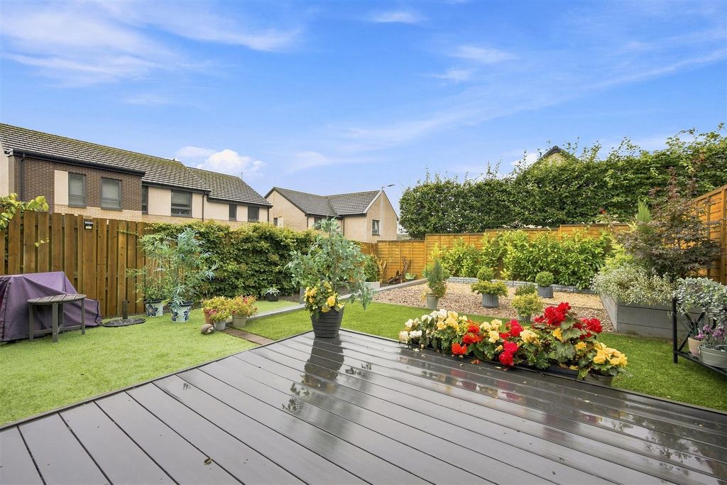 Property photo 2 of 21 02-1_Stirling_Mews_Milton_Of_Campsie_002.Jpg