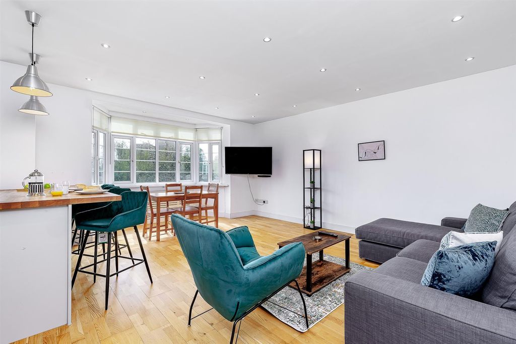 Property photo 1 of 11 Greville Hall_Nw6_2.Jpg
