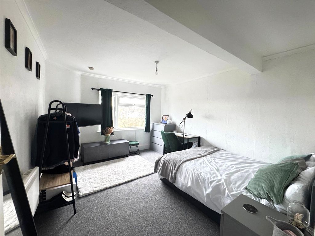 Property photo 2 of 9 Picture No. 24