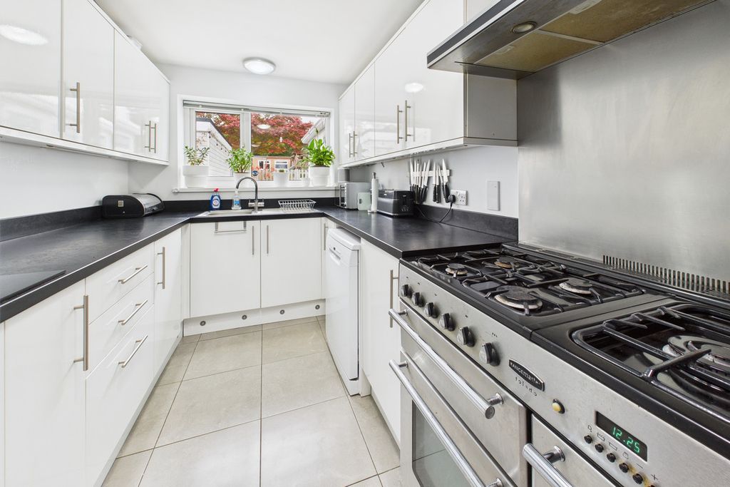 Property photo 2 of 23