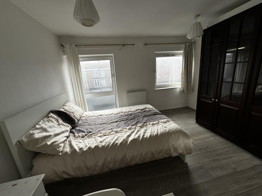 Property photo 2 of 6 Bedroom