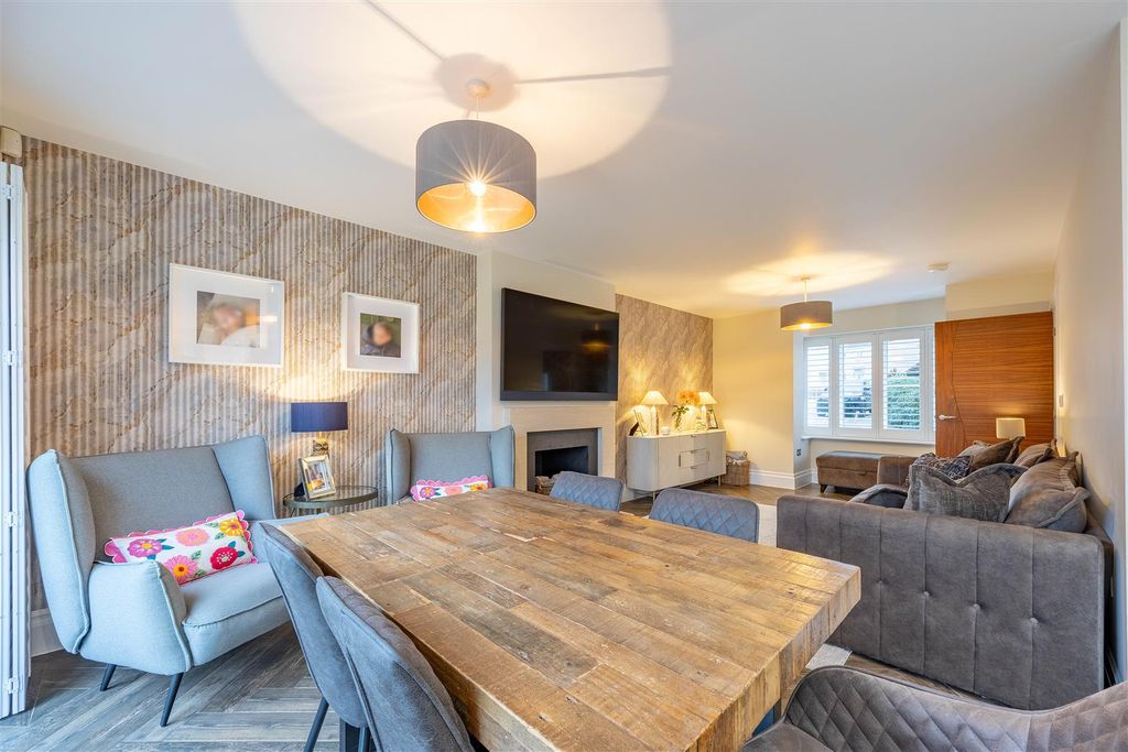 Property photo 3 of 29 Dining Area