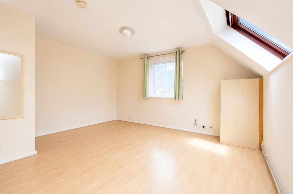 Property photo 3 of 4