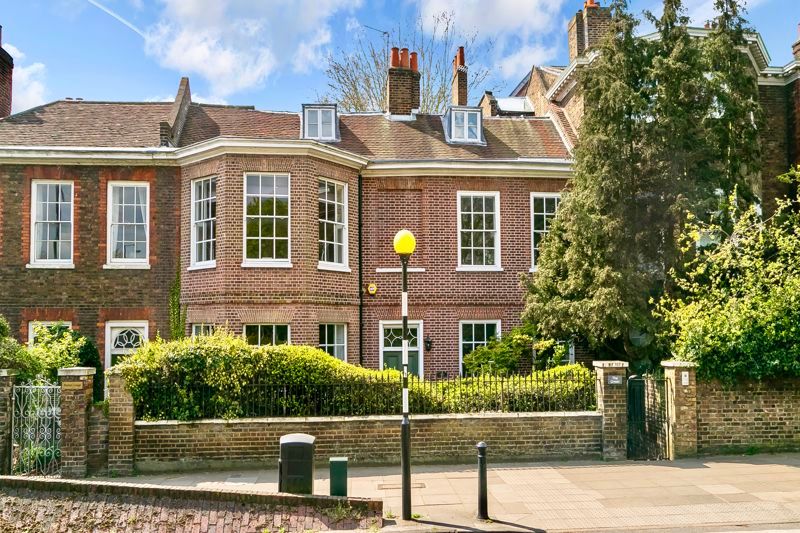 Property photo 1 of 17 The Green, Hampton Court Road, East Molesey