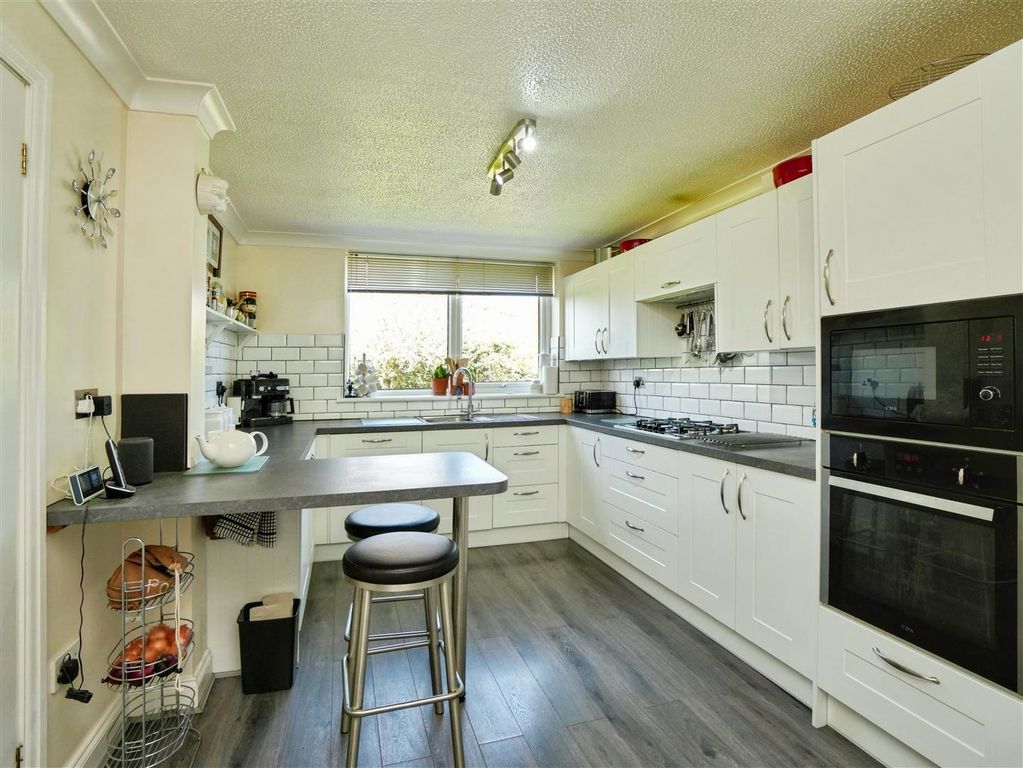 Property photo 3 of 22 Kitchen