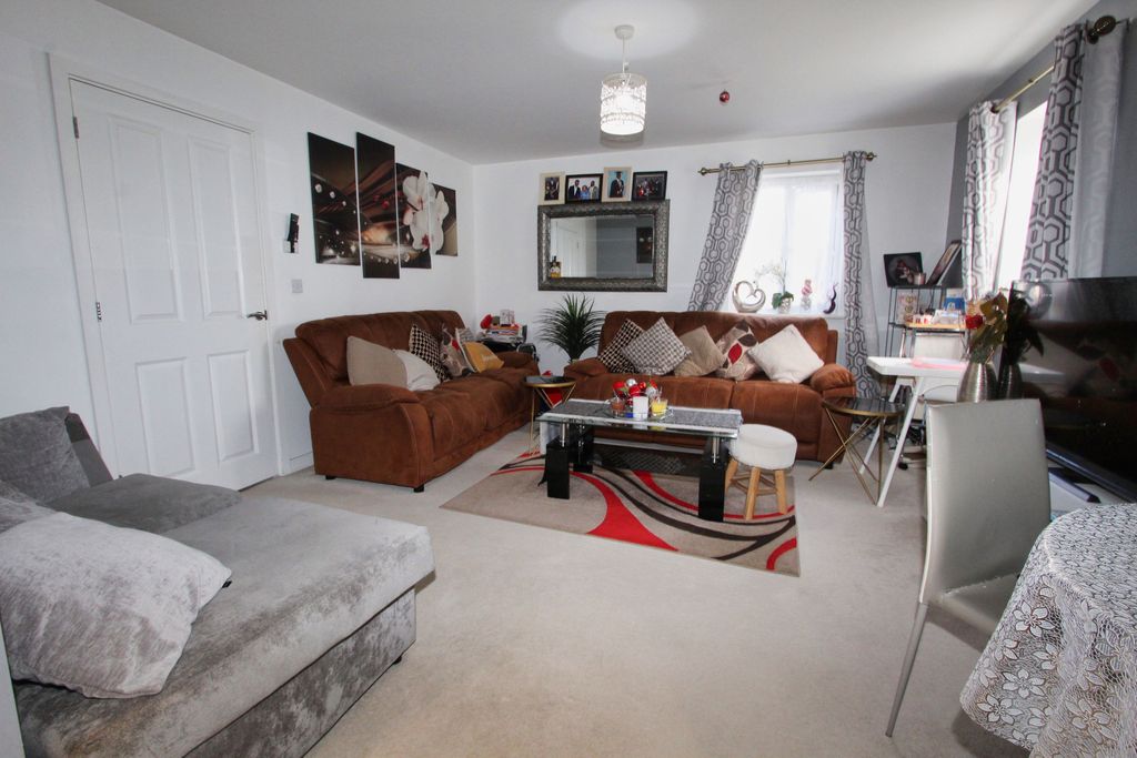 Property photo 2 of 11