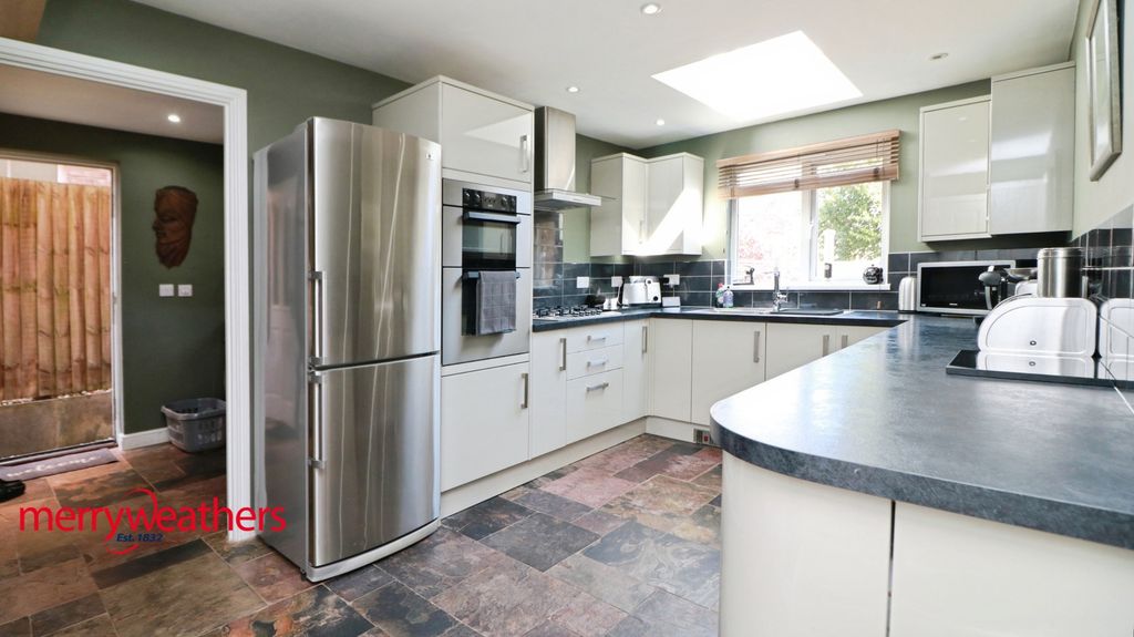 Property photo 3 of 22 Kitchen