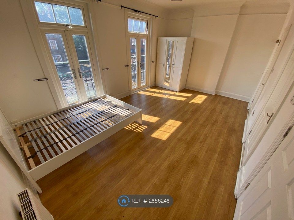 Property photo 1 of 4 Lounge/Bedroom