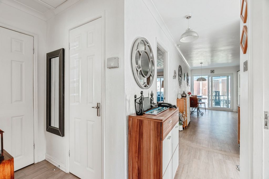 Property photo 3 of 19 Pbox-Img.Jpg