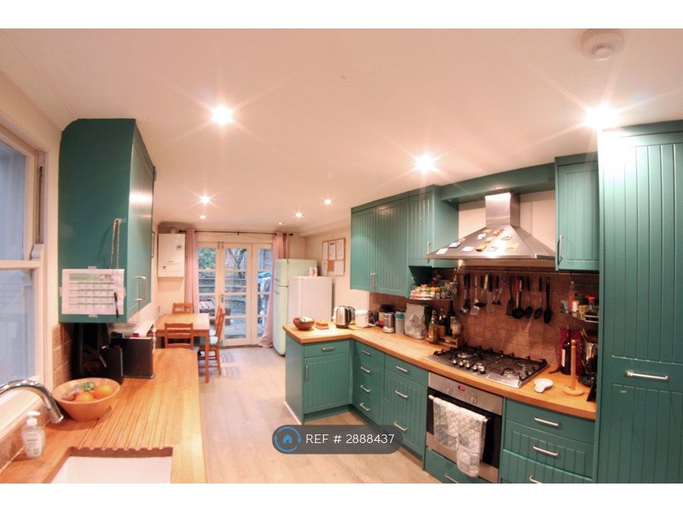 Property photo 2 of 5 Kitchen
