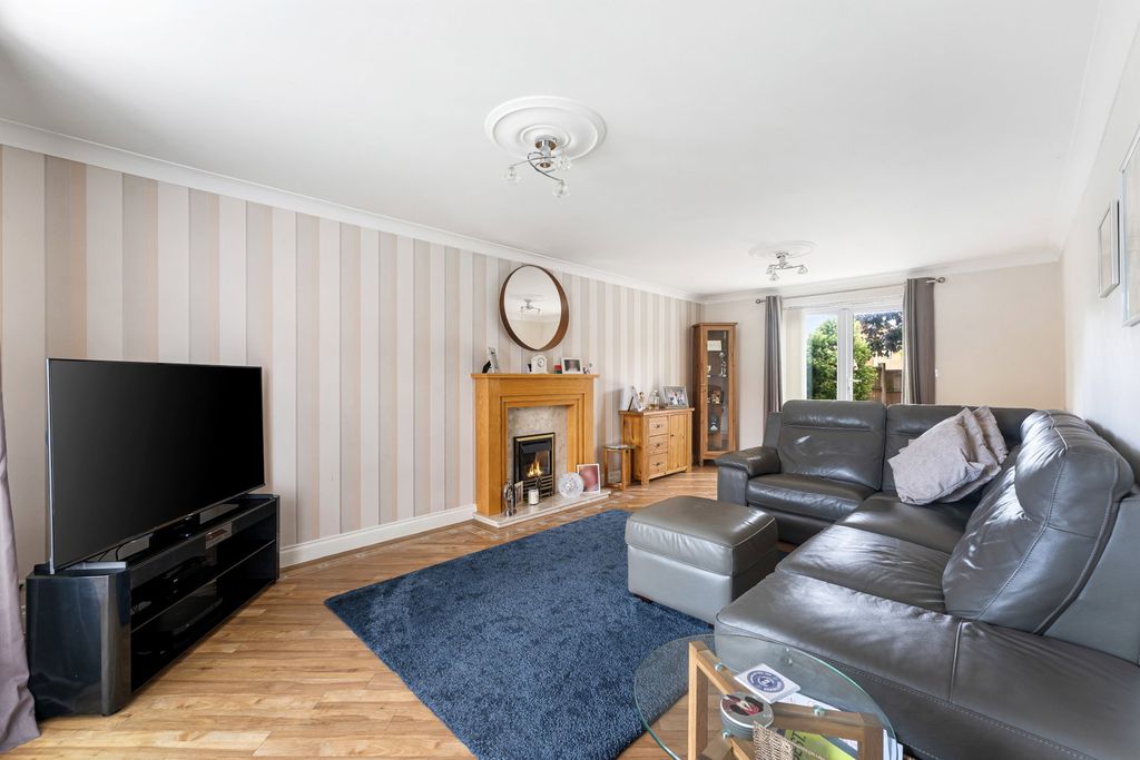 Property photo 2 of 86