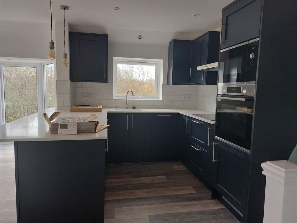 Property photo 2 of 14 Kitchen