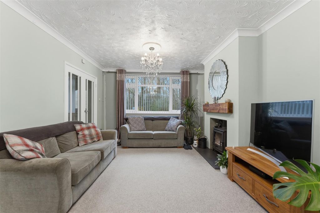 Property photo 3 of 21 Lounge/Dining Room