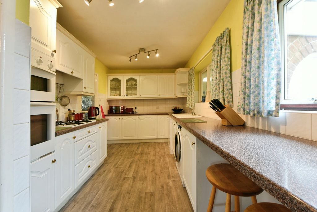 Property photo 2 of 12 Kitchen