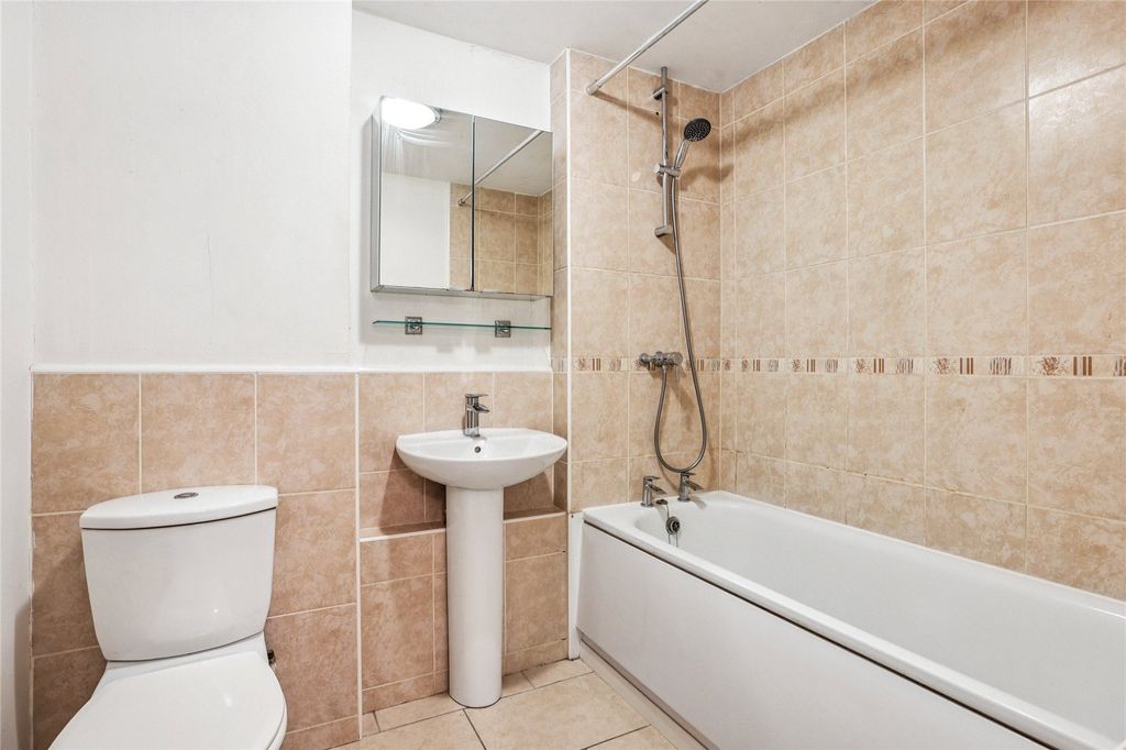 Property photo 3 of 11 Bathroom