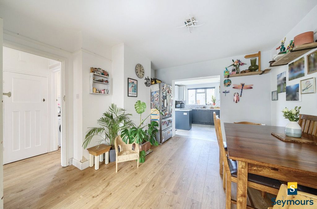 Property photo 3 of 14 Dining Room