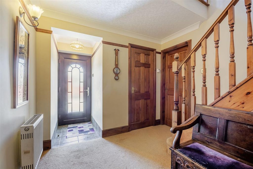 Property photo 2 of 28 Entrance Porch