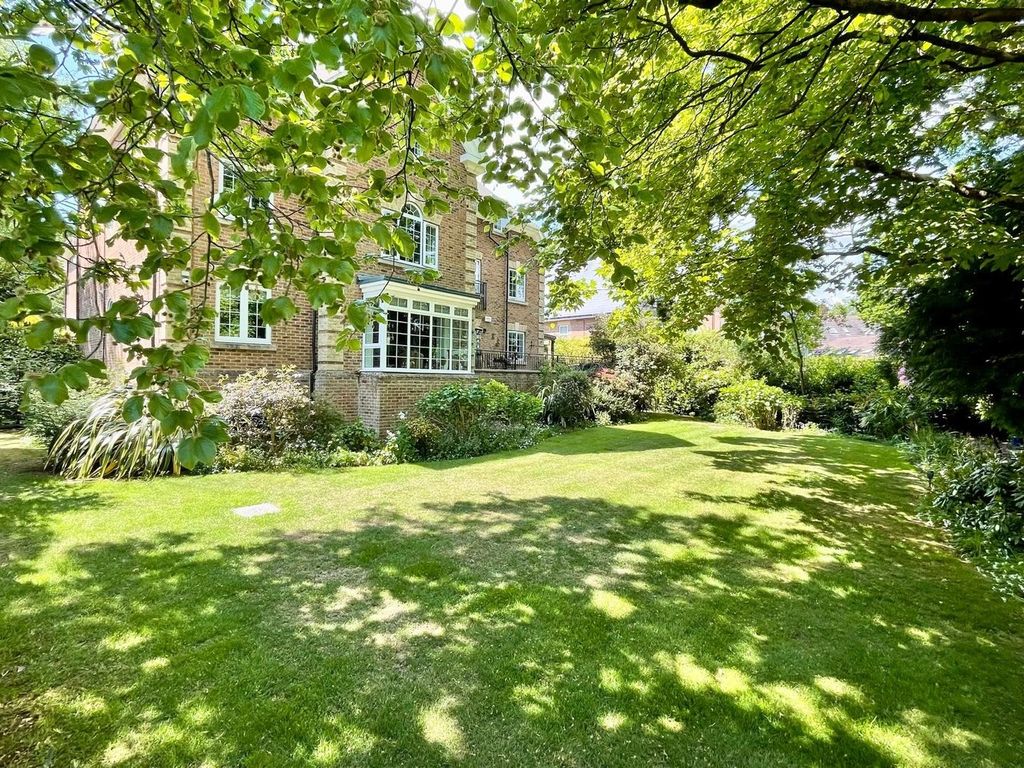 Property photo 2 of 26