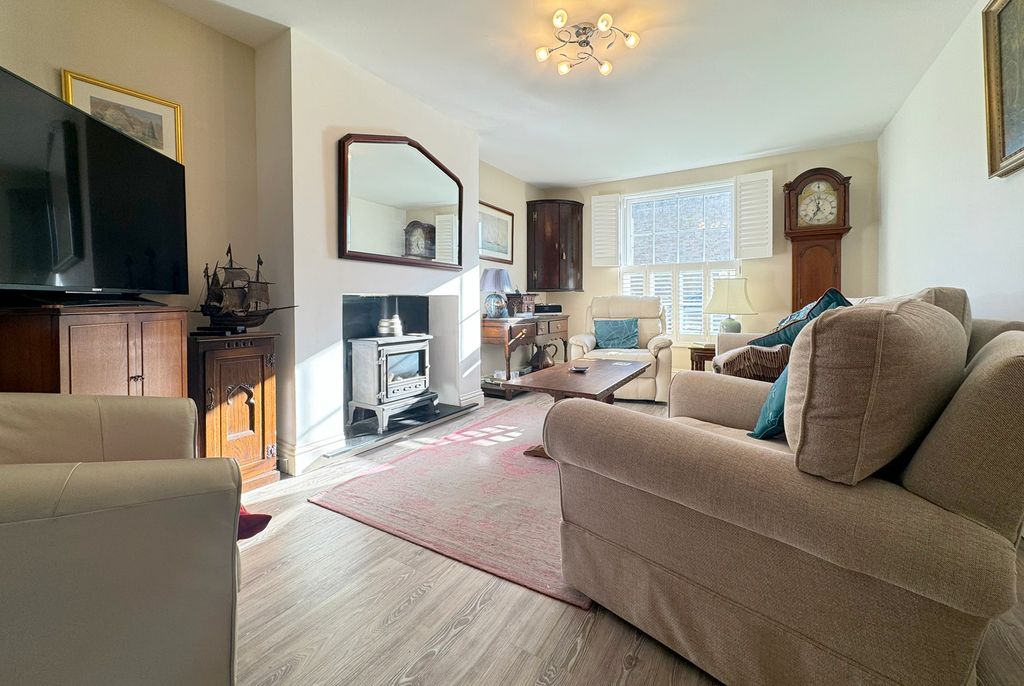 Property photo 2 of 10 44 Cp Sitting Room