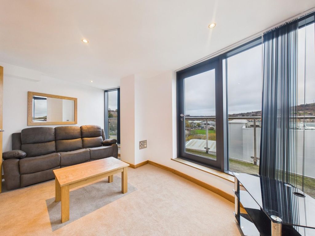 Property photo 3 of 10 Living Room