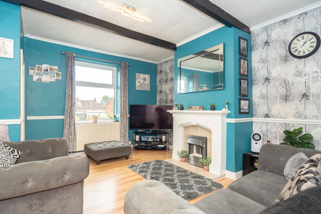 Property photo 2 of 22 Living Room