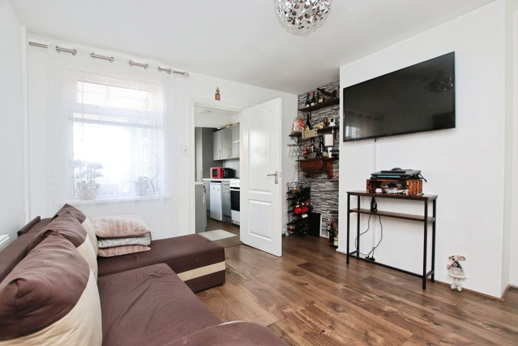 Property photo 2 of 17 4250431