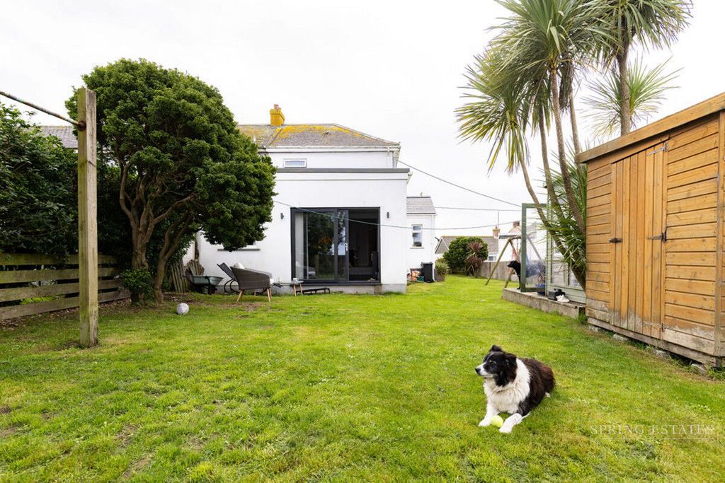 Property photo 2 of 32