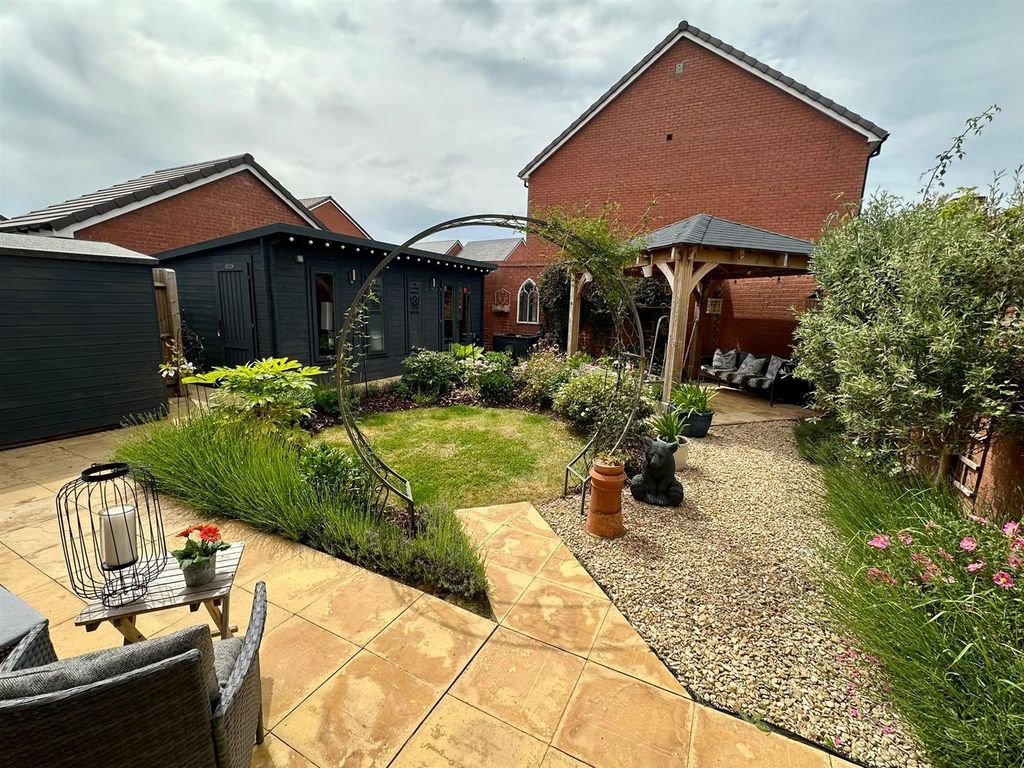 Property photo 2 of 25