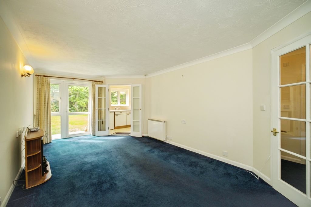 Property photo 1 of 10 Lounge