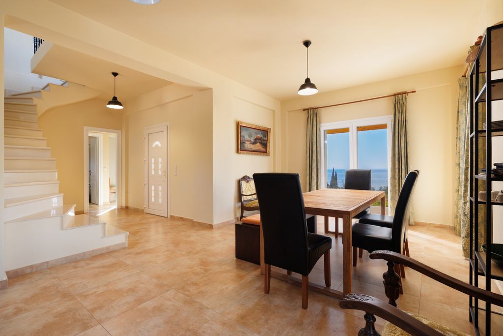 Property photo 3 of 39