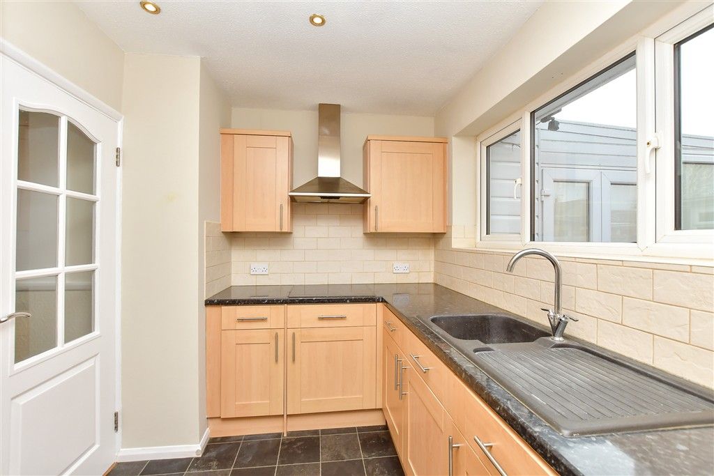 Property photo 1 of 11 Kitchen